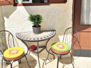 A small outdoor seating area with a mosaic table, two chairs, and a potted plant. - Dalmatinisches Haus in der Altstadt von Split by Interhome (Dragovode)