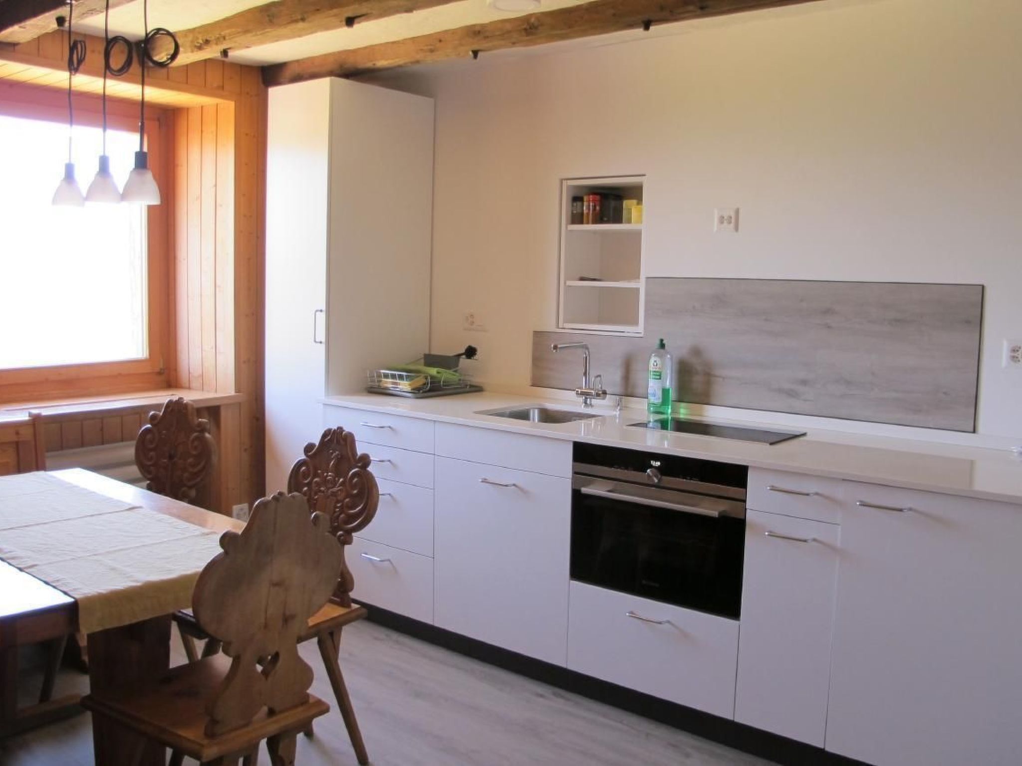 Kühlschrank, Ofen, Kochgeschirr/Geschirr/Besteck