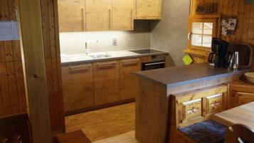 Kühlschrank, Ofen, Geschirrspüler, Kochgeschirr/Geschirr/Besteck