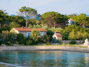 Property grounds - Wohnung "Rino" mit Blick auf das Wasser by Interhome (Pag/Pag)
