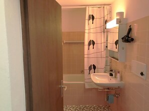 Bathroom - Chesa Darlux by Interhome (Bever)