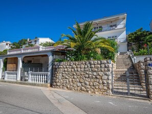 Exterior - Wohnung in Dramalj mit Kleiner Terrasse by Interhome (Crikvenica/Dramalj)