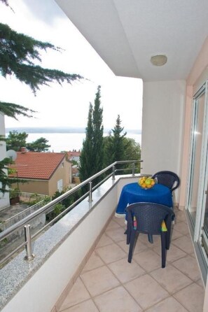 Outdoor dining - Appartement in Dramalj mit Terrasse by Interhome (Crikvenica/Dramalj)