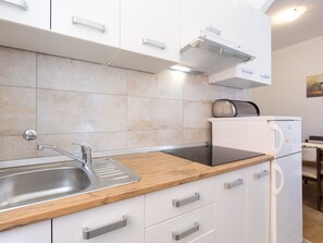 Fridge, microwave, oven, dishwasher - "Apartman Nikola" by Interhome (Krk/Punat)