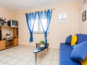 TV - für 5 Personen ca. 55 m² in Šilo, Adriaküste Kroatien (Kroatische Inseln) by Interhome (Krk/Šilo)