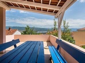 Outdoor dining - für 5 Personen ca. 55 m² in Šilo, Adriaküste Kroatien (Kroatische Inseln) by Interhome (Krk/Šilo)