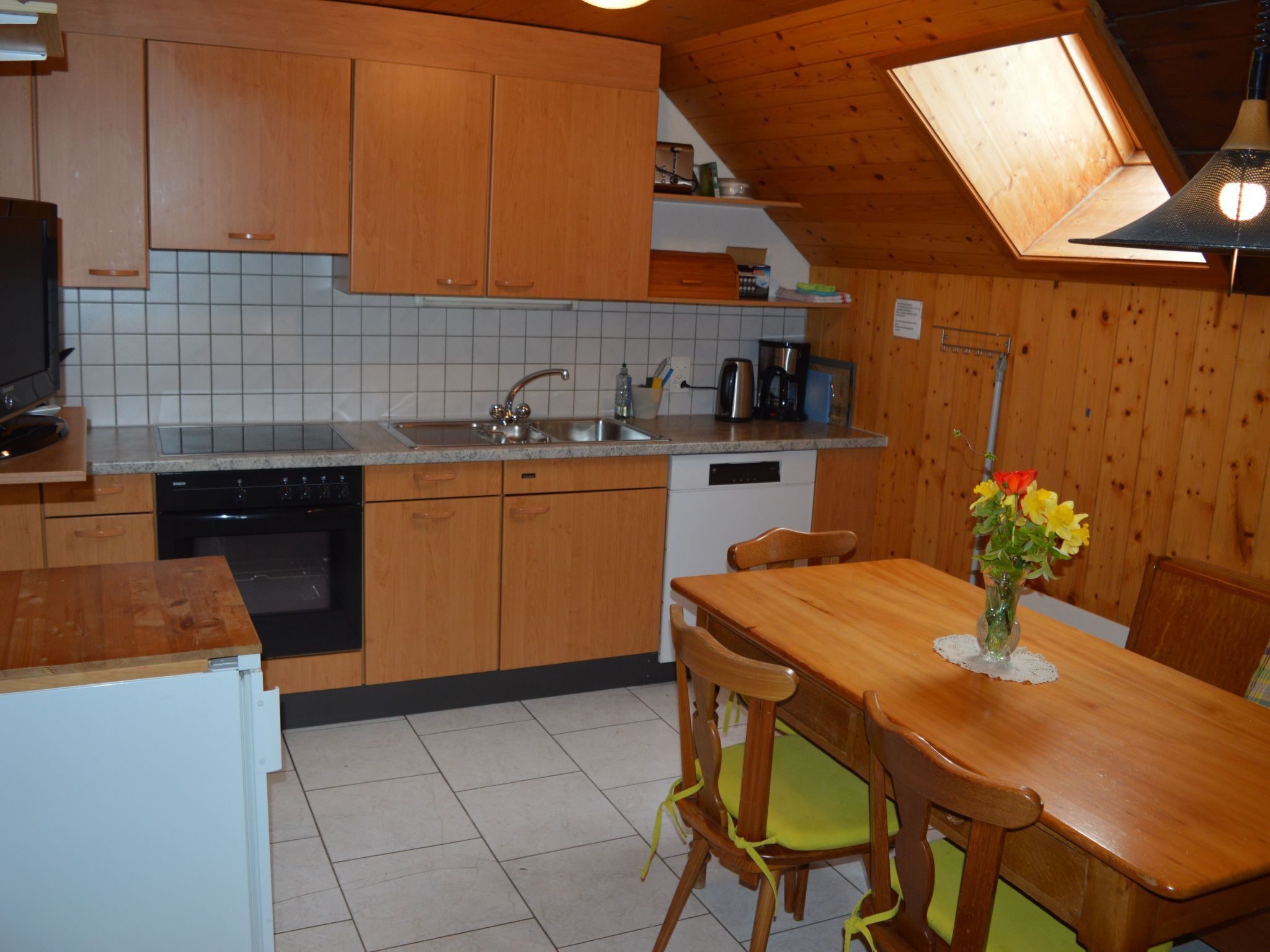 ثلاجة، فرن، غسالة أطباق، مستلزمات طهي/أطباق/أوعية