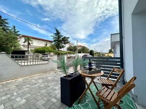 Outdoor dining - Studio-Wohnung Easy by Interhome (Crikvenica/Dramalj)