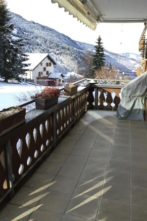 Property grounds - "Haus Fless" by Interhome (Klosters)