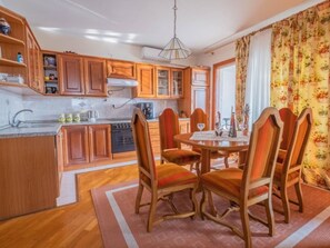 Fridge, oven, dishwasher, cookware/dishes/utensils - Appartement in Jadranovo by Interhome (Crikvenica/Jadranovo)