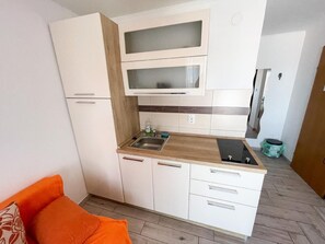 Refrigerador y utensilios de cocina 