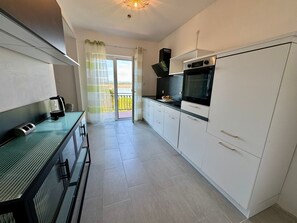 Fridge, microwave, oven, cookware/dishes/utensils - Apartment Fruky by Interhome (Crikvenica/Jadranovo)