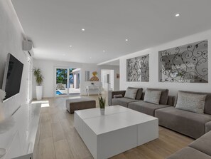 TV, fireplace, DVD player - mit Privatpool für 8 Personen  + 2 Kinder ca. 450 m² in Bast, Dalmatien (G by Interhome (Bast)