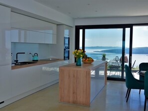 Fridge, microwave, oven, dishwasher - Ferienvilla "Villa Melody" mit privatem Pool by Interhome (Bast)