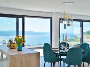 Dining - Ferienvilla "Villa Melody" mit privatem Pool by Interhome (Bast)