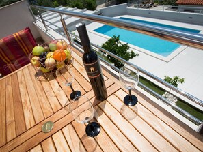Outdoor dining - "Maya 1" mit Blick auf das Wasser by Interhome (Trogir/Okrug Donji)