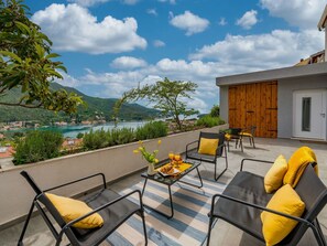 Terrace/patio - Moderne Villa mit Infinity-Pool und atemberaubendem Meerblick Dia by Interhome (Zaton)