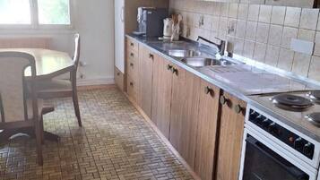 Réfrigérateur, micro-ondes, four