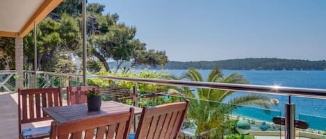 屋外ダイニングエリア