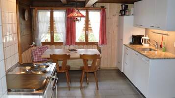 Fridge, oven, dishwasher, cookware/dishes/utensils
