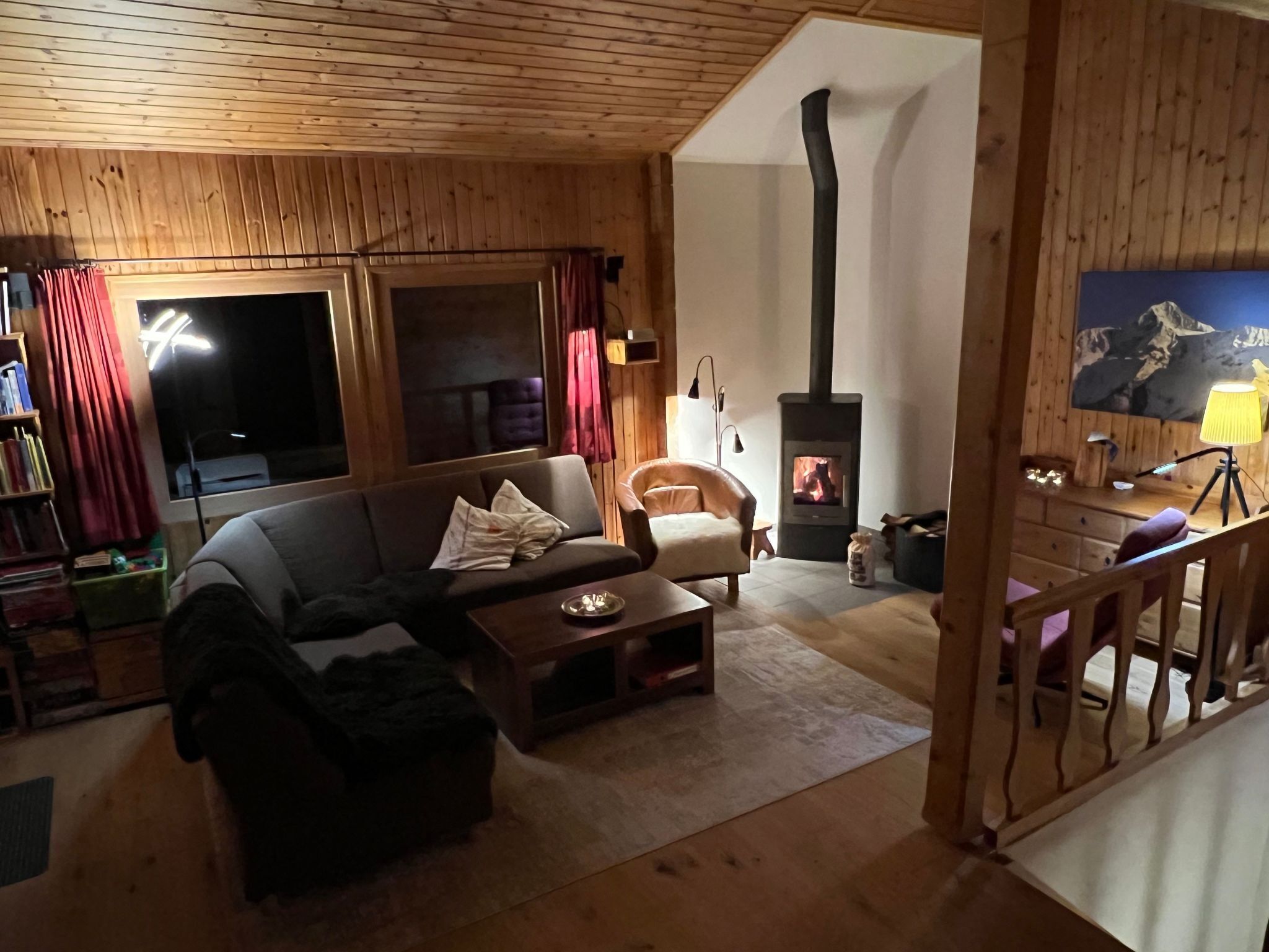 Télévision, cheminée, lecteur de DVD