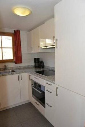 Fridge, microwave, oven, dishwasher - Chalet Wachsmuth by Interhome (Wiler)