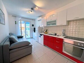 Fridge, oven, cookware/dishes/utensils - Apartment Scheich by Interhome (Krk/Šilo)