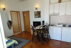Dining - Ruhige Ferienwohnung mit Meerblick by Interhome (Živogošće)