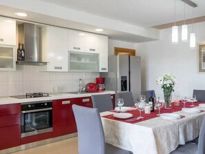 Fridge, microwave, oven, dishwasher - Villa Delić by Interhome (Katuni)