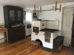 Kühlschrank, Ofen, Kochgeschirr/Geschirr/Besteck