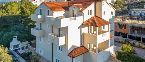 المنشأة من الخارج