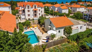 A residential area with a swimming pool, terraced houses, and a mountainous backdrop. - Vacation home Josipa by Interhome (Brač/Supetar)