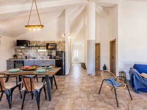 Dining - Island Getaway Heritage House by Interhome (Mirca)