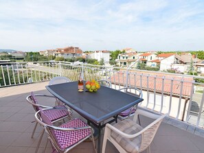 Outdoor dining - "Martina S 2" by Interhome (Srima)