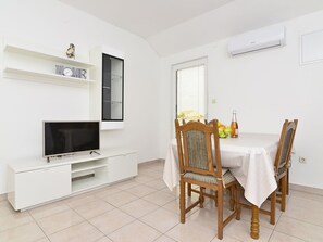 Dining - "Martina S 2" by Interhome (Srima)