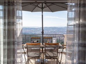 Outdoor dining - Villa Melki mit großem Privatpool by Interhome (Klis)