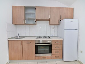 Fridge, oven, cookware/dishes/utensils - "Martina S 3" by Interhome (Srima)