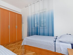 Internet - Wohnung "Martina S 1" by Interhome (Srima)