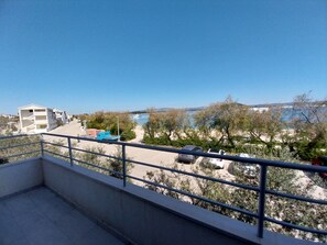Property grounds - Strandappartement Ana mit Meerblick, Garten, Grillplatz by Interhome (Dragišina)