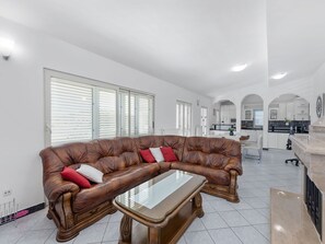 TV, fireplace, DVD player - Villa Almas mit Schwimmbad, Fitnessraum, Tennisplatz by Interhome (Neoric)