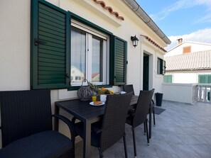 Outdoor dining - Wohnung mit Garage by Interhome (Krneza)