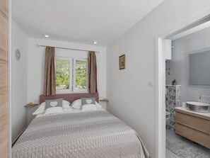 Internet - in Rašćane mit Beheiztem Pool by Interhome (Zupa)