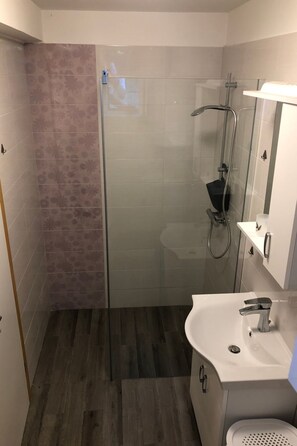 Towels - mit grünem Garten und Meerblick by Interhome (Krk/Šilo)