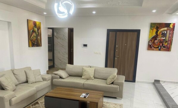 Interior - Sweet Urban Teranga: Very well located apartment. Near the corniche, the center (Dakar)