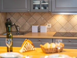 Réfrigérateur, micro-ondes, lave-vaisselle
