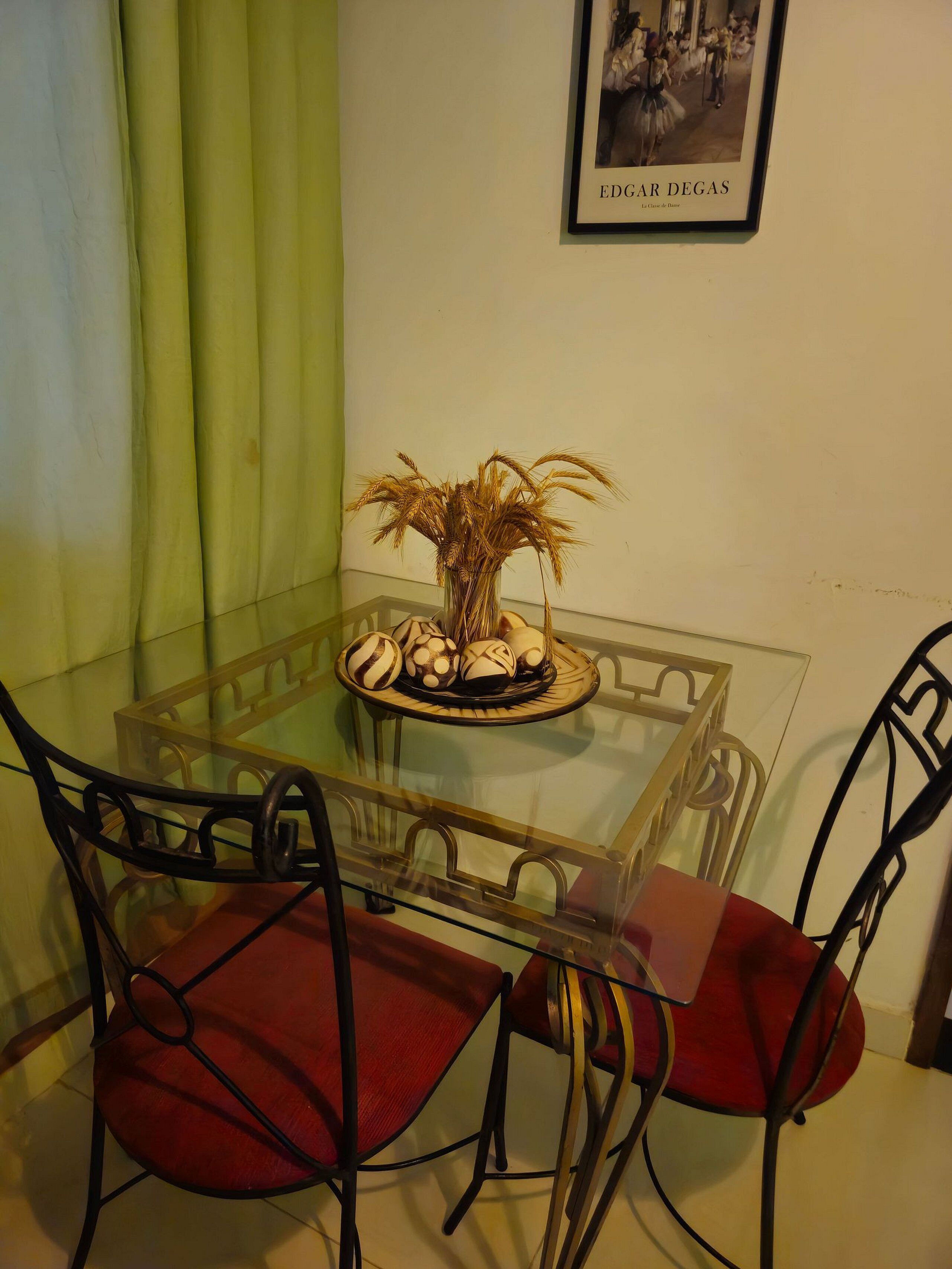 Quarto solteiro básico | Opções para refeição