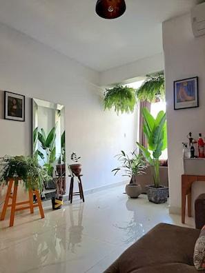 Basic Single Room | Interior