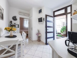 Dining - Ivona mit Terrasse und Außendusche by Interhome (Dubrovnik)