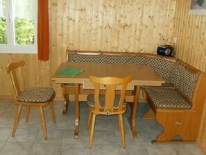Dining - Ferien im grünen rechts by Interhome (Haldi b. Schattdorf)