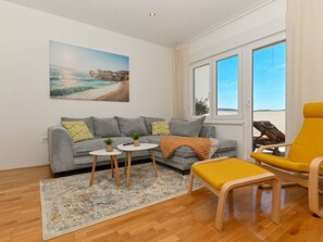 TV - Charmante 2-Zimmer-Wohnung in der Nähe der Altstadt von Trogir by Interhome (Trogir)